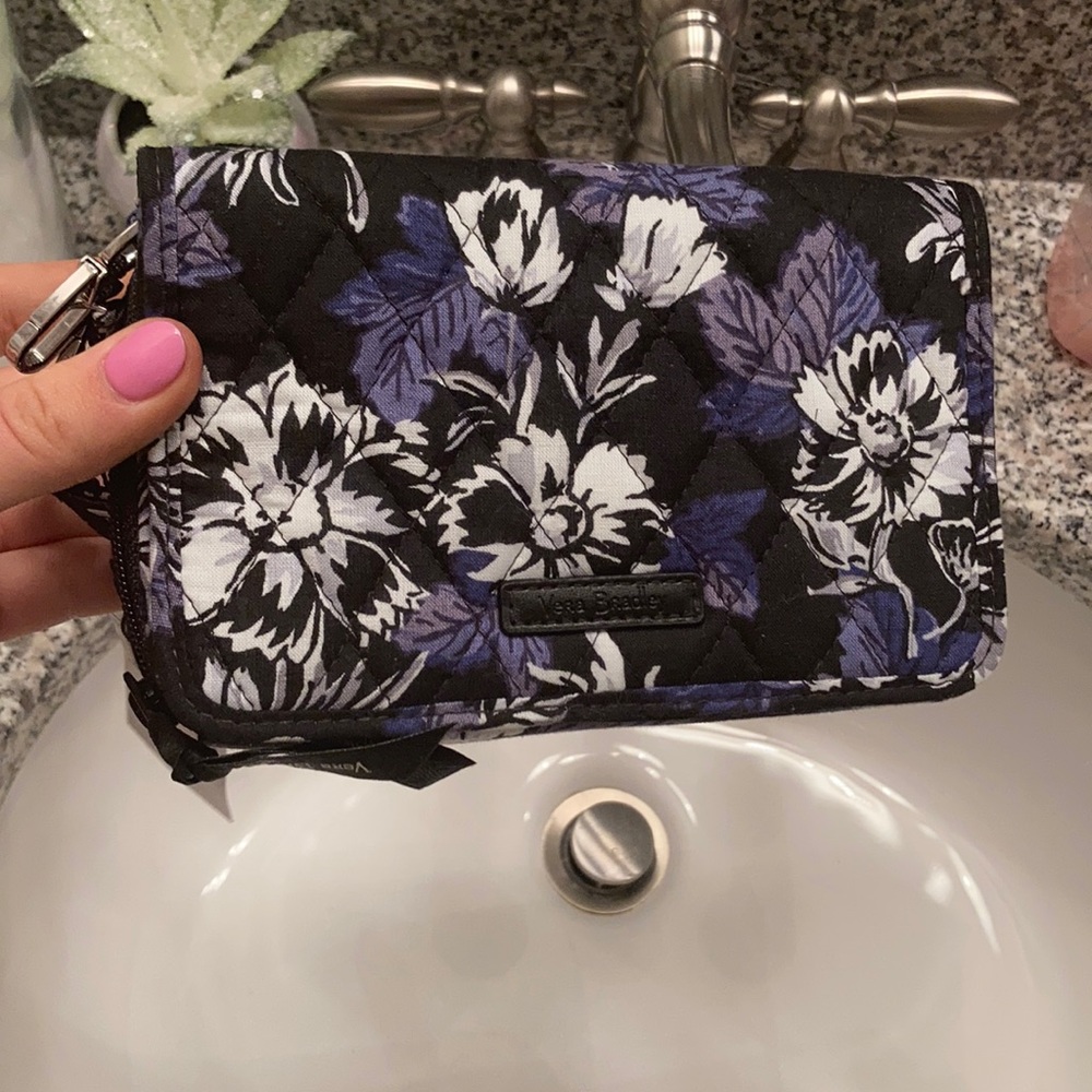 NEW WITH TAGS VERA BRADLEY Three in One Crossbody: